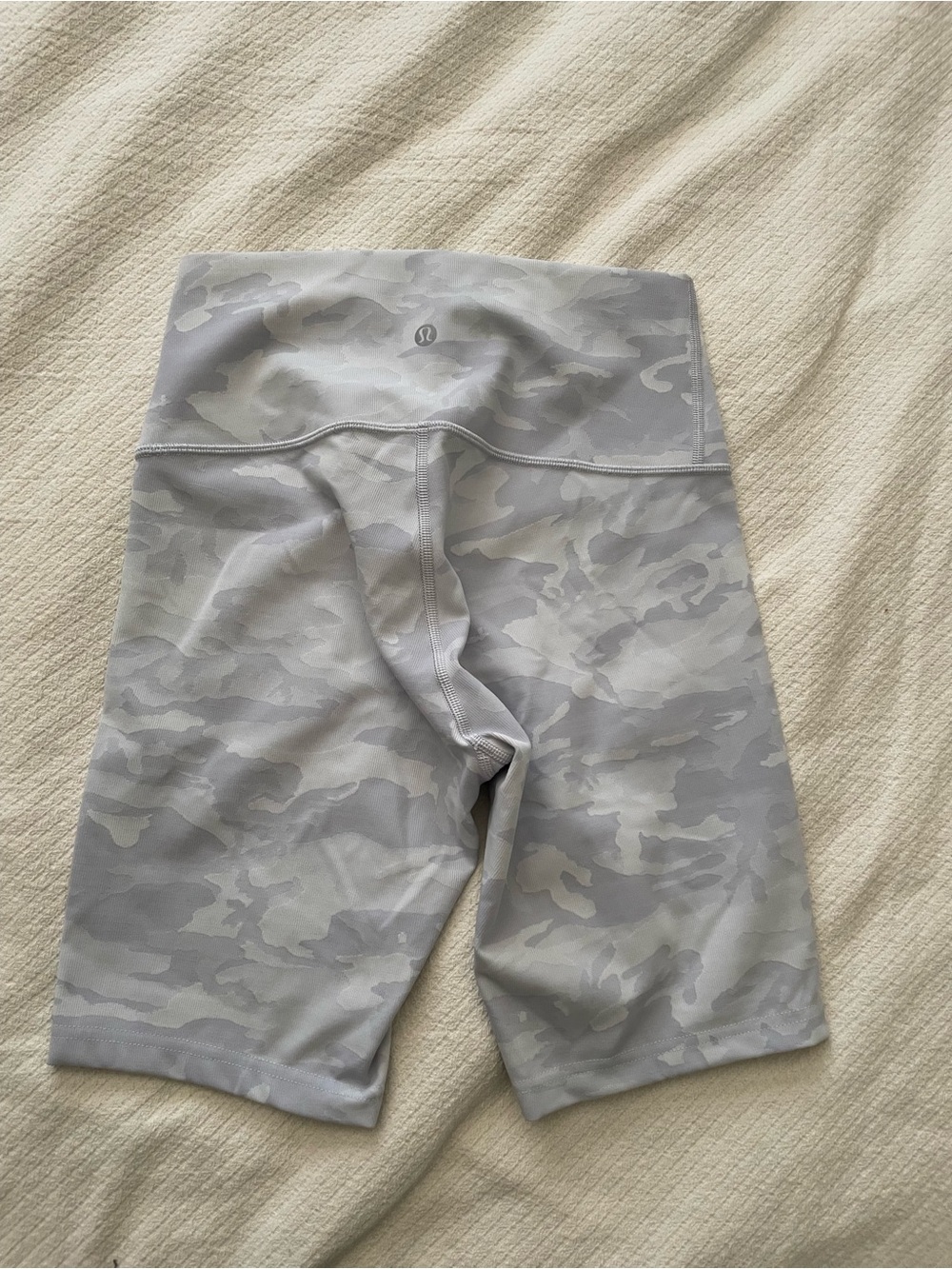 Lululemon High-Waist Grey Camo Women’s Bike Shorts - Picture 3 of 3